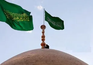 تعویض پرچم گنبد بانوی کرامت (س) در شب میلاد امام حسن (ع)