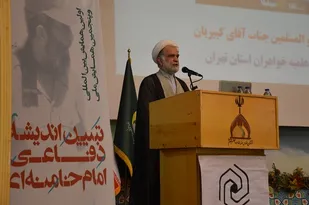 رهبر معظم انقلاب جهاد تبیین را مهم ترین راهکار دفاع  از کشور  می دانند