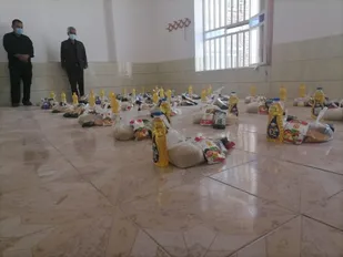تعداد 50 بسته مواد غذایی بین نیازمندان توزیع شد