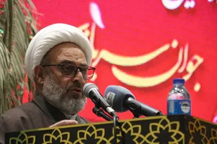 آیات قرآن را بخوانید و در آن تدبر کنید/ از فرصت های خدمت به خوبی استفاده کنید