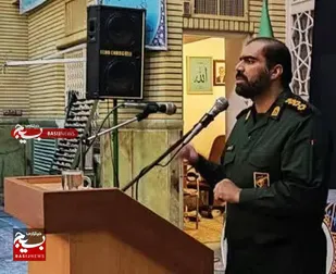 امام خمینی (ره) همچون چراغ هدایتی باعث روشنایی صراط مستقیم در عصر جاهلیت ایران بوده است