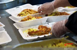 تهیه و توزیع روزانه 250 بسته افطاری بین نیازمندان و کودکان کار به همت جهادگران حوزه 125 شهید رجایی