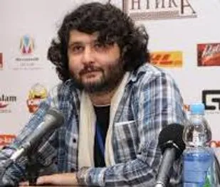 نقد اجتماعی با به تصویر کشیدن ابتذال فرق دارد