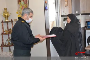 ديدار فرمانده انتظامي استان مركزي با خانواده شهيد "ناصحی پور"