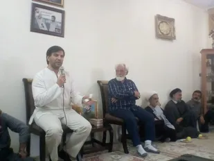 برگزاری محفل روایتگری ایثارگران و شهدا در منزل شهید نوری در روستای دیزج شاهرود