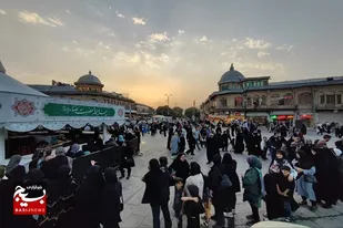 خدمت&zwnj;رسانی اعضای تشکل&zwnj;های شبکه جوانان رضوی همدان به عزاداران حسینی/ فعالیت چایخانه امام رضا(ع) در دهه اول ماه محرم
