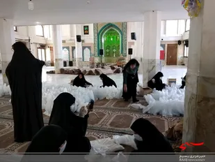 آماده&zwnj;سازی بسته&zwnj;های بهداشتی به همت بسیجیان حوزه 15 بنت الهدی ناحیه مقاومت بسیج امام صادق (ع)
