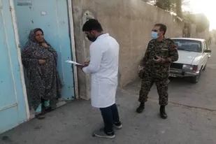 طرح پایش سلامت خانه به خانه در محله شهید سحرخیز توسط ۲۰ تیم جهادی انجام شد