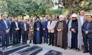 مزار شهدا سنندج غبارروبی و عطرافشانی شد