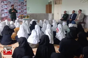 یادواره شهدای دانش آموز و فرهنگیان در مدرسه آمنه روستای خورونده رزن برگزار شد