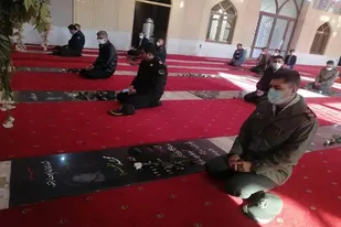 قبور مطهر شهدای ارسنجان گلباران شد