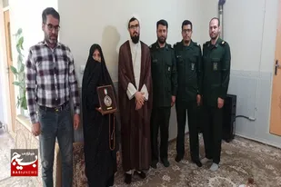 دیدار جمعی از پاسداران سپاه ناحیه رزن با خانواده شهید &laquo;محمودی نیا&raquo;