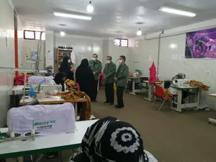 بازدید فرمانده سپاه شاهرود از کارگاه تولیدی خواهران بسیجی در روستای میقان