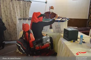 سروقامتانی که نشسته ایستاده اند