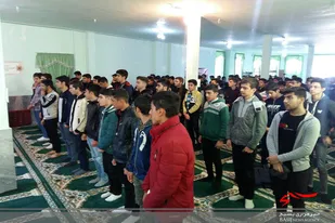 صبحگاه مشترک مدرسه مبتکران نهاوند به&zwnj;مناسبت هفته بسیج دانش&zwnj;آموزی
