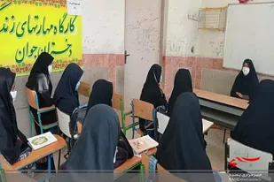 برگزاری کارگاه اموزشی دختران جوان در شهر گلشن
