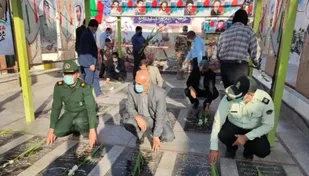 مزار شهدای شهرستان برخوار به مناسبت هفته دفاع مقدس عطرافشانی شد