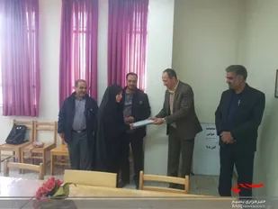 تقدیر از گویندگان کتب صوتی شهدا در شهر رویان+ تصاویر