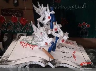 برپایی نمایشگاه هفته دفاع مقدس به همت حوزه باقرالعلوم میانه