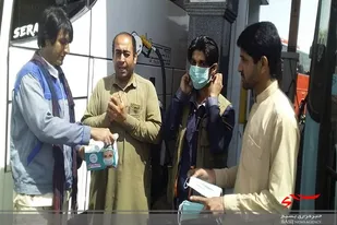 تهیه و توزیع ماسک و مواد ضد عفونی رایگانِ در محل ترمینال زاهدان