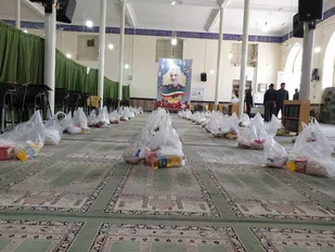 کمک مومنانه؛ توزیع بیش از 50 سبد غذایی توسط بسیجیان پایگاه حضرت ولی عصر(عج) رفسنجان در شب قدر