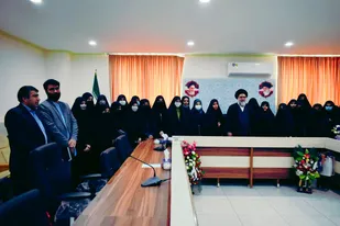 دیدار صمیمی دانش آموزان دختر با نماینده رهبر انقلاب / آیت الله حسینی: ۱۳ آبان روزی بسیار سرنوشت ساز است