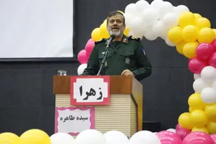 هنر بانوان مکتبی در پاسداری از انقلاب پای کار اوردن مردم به عرصه های انقلاب است