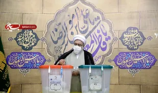 تولیت آستان قدس رضوی رأی خود را به صندوق انداخت