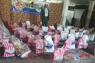 توزیع ٢٠٠ پرس غذای گرم و ٩٠ بسته معیشتی و تنقلات در بین خانواده های نیازمند زاهدانی