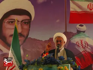 اهتزاز پرچم نظام مقدس ایران در وردنجان