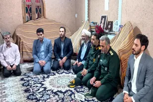 دیدار مسئولین نهاوند با خانواده معظم شهدا به مناسبت هفته دفاع مقدس