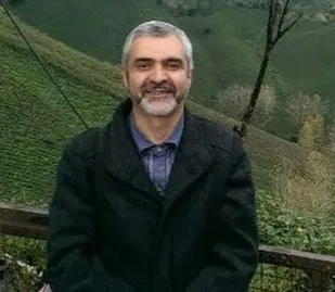 حضور مشتاقانه و خودجوش دانش آموزان برای اعزام به جبهه/پوتین های مردانه و لبخندهای کودکانه