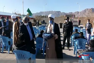 توزیع لوازم تحریر در بین دانش آموزان خاش