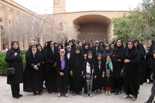 گردشگری بسیجیان پایگاه عفاف حوزه عصمتیه در یزد/ ترویج عفاف و حجاب و تذکر لسانی به بانوان کشف حجاب
