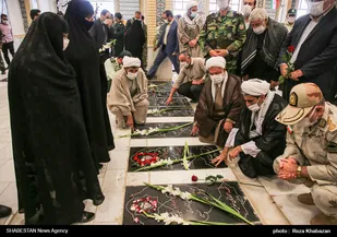 آیین گلباران و عطرافشانی مزار شهدا در بجنورد