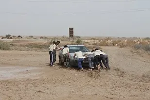 تهیه گزارش از تکمیل مدارس و ساخت منزل مسکونی در دوردست ترین نقاط روستای دهستان حسینی شهر شادگان