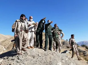 بازدید فرمانده سپاه بیت المقدس کردستان از پایگاه&zwnj;ها و پاسگاه&zwnj;های مرزی در بانه و سقز
