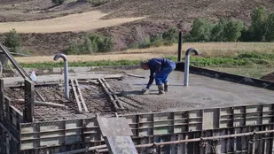 مخزن آب شرب روستای دهنج بتن ریزی و آماده بهره برداری شد