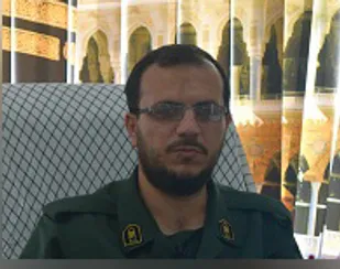 اهتزاز پرچم متبرک حرم رضوی در لارستان همزمان&zwnj;با دهه کرامت