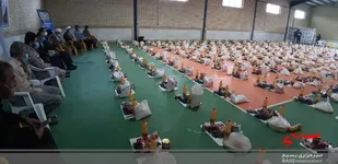 توزیع 350 بسته مواد غذایی بین آسیب دیدگان کرونا/اجرای یازدهمین مرحله کمک های مومنانه ساروق