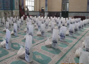 آماده سازی و توزیع 100 بسته معیشتی در خوانسار