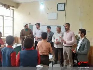 دیدار بسیجیان با معلمان در محله خاردان