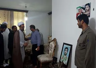 دیدار مسئولین آزادشهر با خانواده سردار شهید حمید رجبلو + تصویر