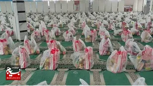 اهدای سبد معیشتی با دستان جهادگران میانکوه
