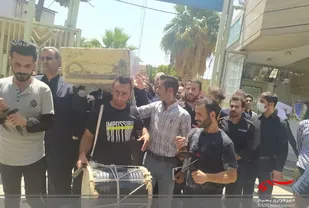 تصاویر/ آیین وداع و بدرقه پیکر شهید محمدرضا محمد شفیع در آموزش و پرورش شهرستان نجف آبادبرگزار شد