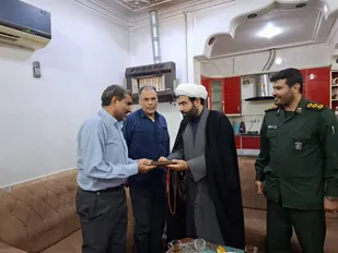 دیدار مسئول نمایندگی ولی فقیه ناحیه دزفول با خانواده های شهدا و جانبازان