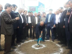 کلنگ&zwnj;زنی بزرگترین مجتمع بسته&zwnj;بندی فرآورده&zwnj;های خام دامی غرب کشور در نهاوند