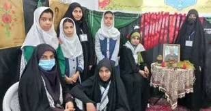 برپایی غرفه عکس و میز شهدا در لردگان