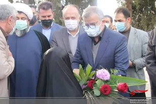 گلباران مزار شهدا به مناسبت ایام الله دهه فجر در ساوجبلاغ