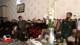 دیدار و عرض تسلیت فرمانده و جمعی از شورای فرماندهی لشکر ۱۴امام حسین علیه&zwnj;السلام با خانواده شهیدان مصطفی امینی و عبدالحسین شیخ کوپایی